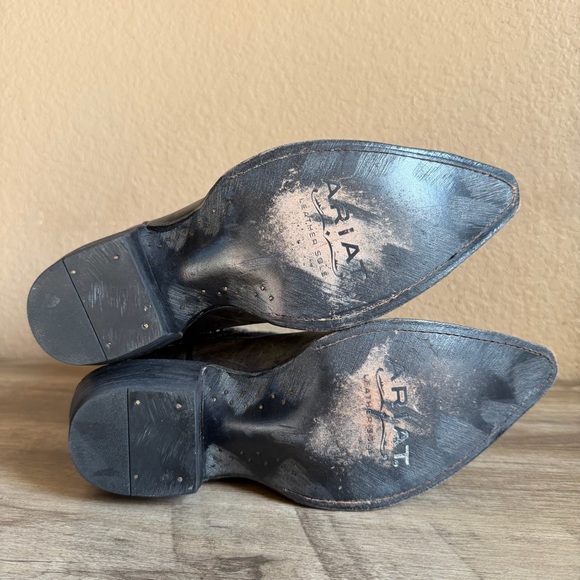 Ariat Desperado Western Boots snip toe antiqued conchos and studs Women’s 8.5 - Picture 14 of 16
